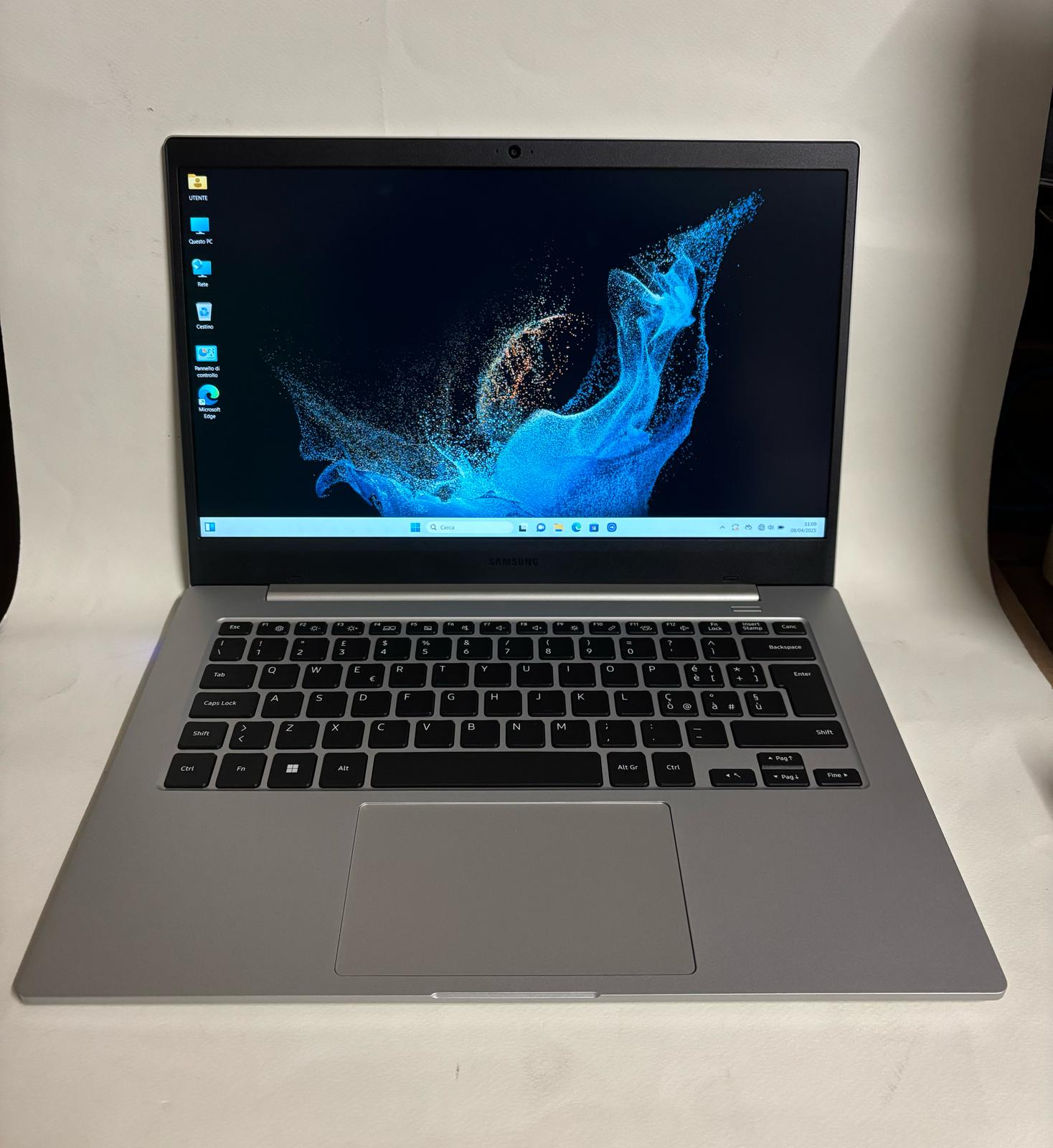 20250408112819_0.jpeg Samsung GALAXY BOOK2 GO 5G GRADO A CPU Snapdragon 7c STORAGE 128 GB MEMORY 4GB, 14" FULLHD - Win11 Home S mode - immagine 1