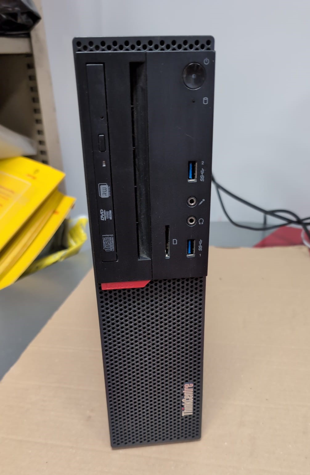 20251110020600_0.jpg LENOVO THINKCENTRE M700 INTEL I3-6100 3.70GHz, 4GB, SSD 240gb, Win11 PRO - immagine 1