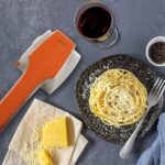 Ariete Gratì 2.0 447, Grattugia Elettrica per Formaggio Senza Fili, Rullo in Acciaio Inox Incluso, 1 Kg di Formaggio con una Ricarica, 1500mAh, Bianco/Arancione - immagine 3