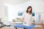 Braun IS3022WH CareStyle3, Ferro da stiro a caldaia con piastra Eloxal 3D BackGlide, colpo di vapore 330 gr/min, 2400 W, 2 Litri serbatoio removibile, Avvolgicavo, Bianco - immagine 7