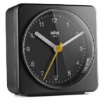 Braun Orologio Sveglia Analogico Classico Funzione Snooze e Luce, Movimento Continuo Silenzioso, Suono Sveglia Beep con crescendo, colore nero, modello BC03B. - immagine 4