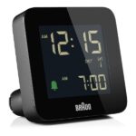 Braun Sveglia digitale radiocomandata per il fuso orario dell'Europa centrale (DCF) con funzione Snooze, display LCD negativo, regolazione rapida, segnale acustico di allarme in Crescendo, nero,