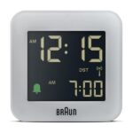 Braun Sveglia digitale viaggio radiocontrollata per fuso orario dell'Europa centrale (DCF) con snooze, dimensioni compatte, allarme acustico in crescendo, grigio, modello BC08G-DCF.