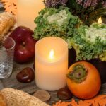 Candela cilindrica Cera Ruvida Avorio, Ø 7,5 cm, h 10 cm, LED Bianco Caldo, Fiamma in Movimento, Timer, Telecomando Opzionale, Batteria, Interno - immagine 8