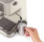 De'Longhi - Stilosa EC235.CR, Macchina da caffè manuale, sistema cappuccino, caffè in polvere o Capsule ESE, serbatoio da 1 litro, 1100 W, caldaia in acciaio inossidabile, 1100 W, colore crema - immagine 5