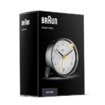 Orologio Sveglia Analogico Classico Braun con Snooze e Luce, Movimento al Quarzo silenzioso, Suono Sveglia Beep con crescendo, colore nero e bianco, modello BC01BW. - immagine 3