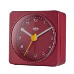 Orologio Sveglia Analogico Classico Braun da viaggio, dimensioni ridotte, Movimento al Quarzo silenzioso, Suono Sveglia Beep con crescendo, colore rosso, modello BC02R. - immagine 4