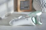 Philips Rasatura Femminile Philips SatinShave Prestige Rasoio Elettrico Wet & Dry BRL160/00 (3 Accessori) - immagine 9