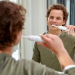 Philips Sonicare DailyClean 2100 HX3212/03 Spazzolino Elettrico Sonico - immagine 4