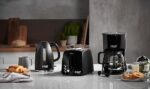 Russell Hobbs Macchina caffè americano, Spegnimento automatico, antigoccia, portafiltro rimovibile e lavabile, fino a 10 tazze, 1.25 L, 975 W, TexturePlus Black, 22620-56 - immagine 3