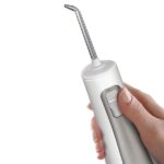 Waterpik Idropulsore Portatile Freedom, Strumento di Rimozione della Placca Dentale e Batteri, Senza Fili e Waterproof, Ideale per Viaggi, Piccoli Bagni o Uso in Doccia, Nero (WF-03UK010) - immagine 4